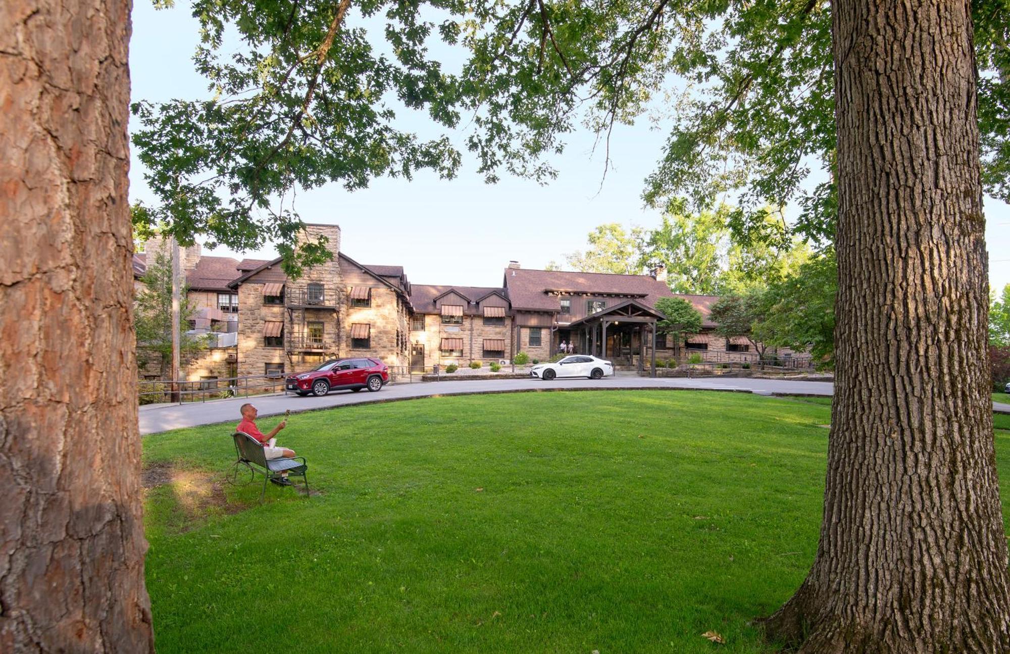 Cumberland Falls State Resort Park Honeybee Екстер'єр фото